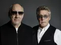 Roger Daltrey et Pete Townshend, membres du premier groupe de metal, portent des lunettes de soleil.