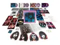 Coffret de la discographie de KISS, "Creatures of the Night", avec CDs, photos, affiches et médiators.