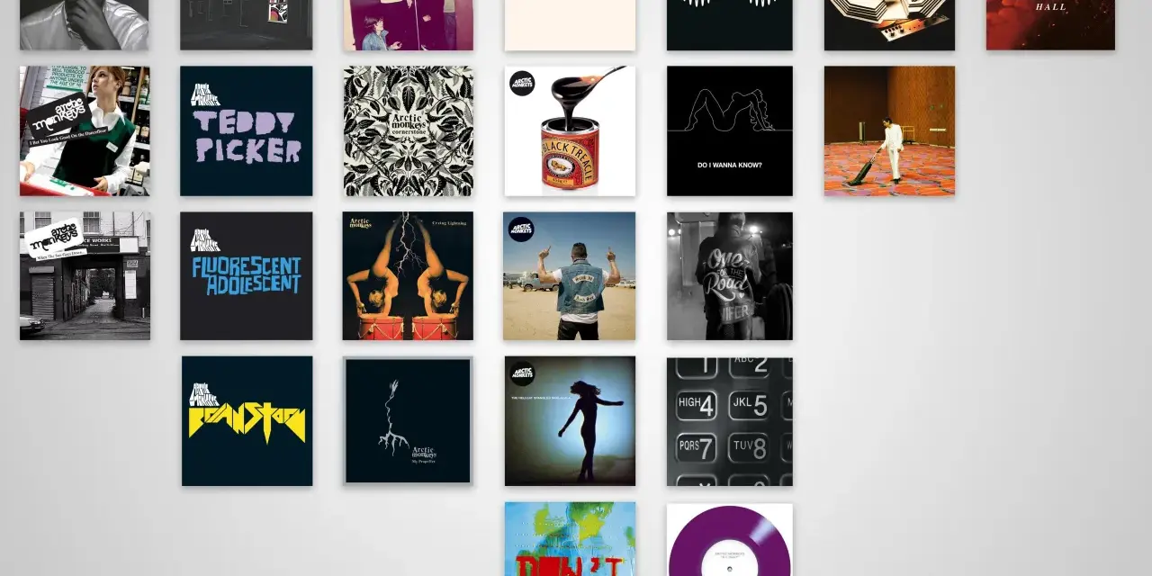 Collection de pochettes d'albums des Arctic Monkeys, incluant "Whatever People Say I Am, That's What I'm Not" et "AM".