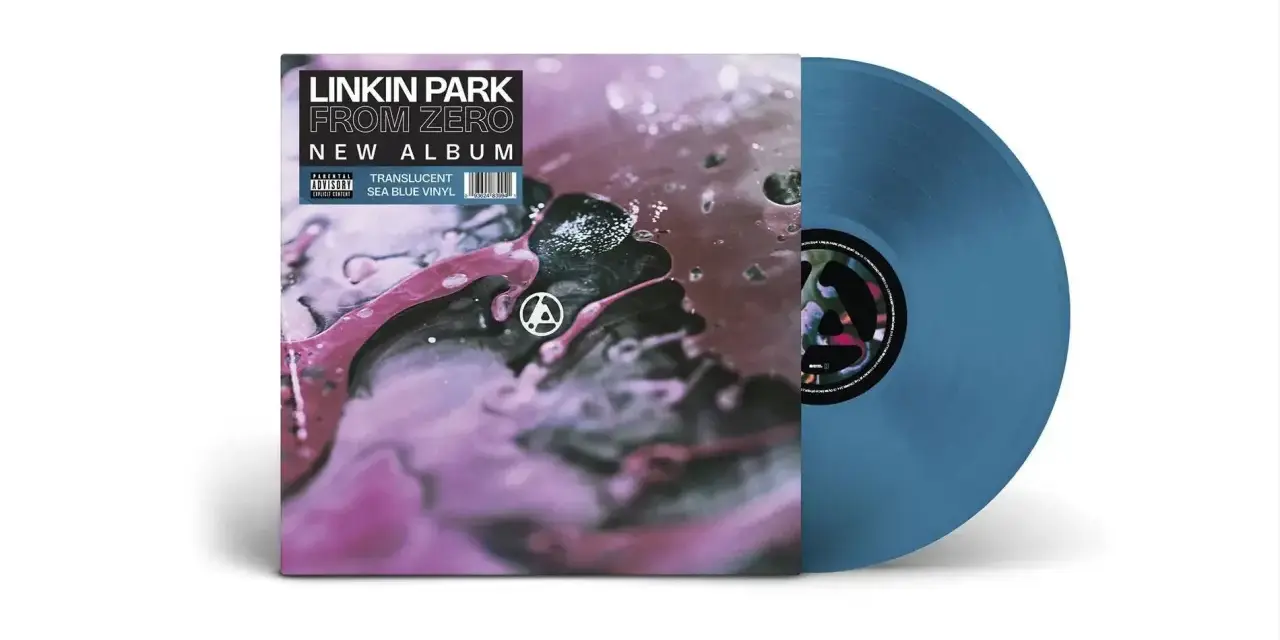 Vinyle bleu translucide de l'album "From Zero" de Linkin Park. Un nouvel ajout à la collection des albums de Linkin Park.