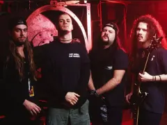 Les membres de Pantera, groupe légendaire, posent pour une photo. Leurs albums ont marqué l'histoire du metal.