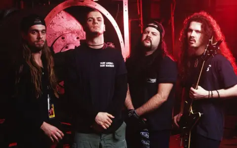 Les membres de Pantera, groupe légendaire, posent pour une photo. Leurs albums ont marqué l'histoire du metal.