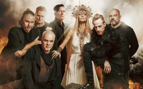 Le groupe de metal In Extremo, avec sa reine et ses guerriers, prêt à prendre le subway to Sally.