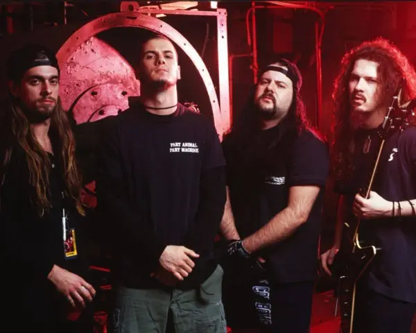 Les membres de Pantera, groupe légendaire, posent pour une photo. Leurs albums ont marqué l'histoire du metal.
