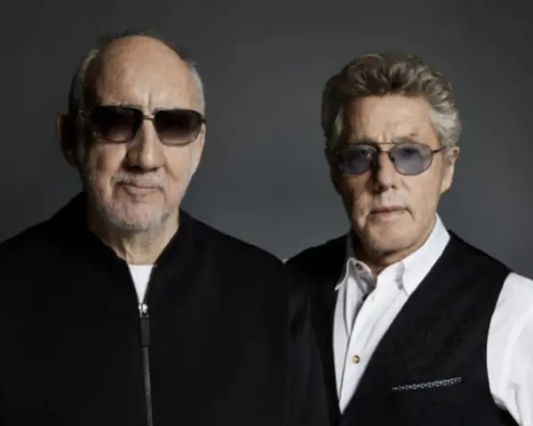 Roger Daltrey et Pete Townshend, membres du premier groupe de metal, portent des lunettes de soleil.