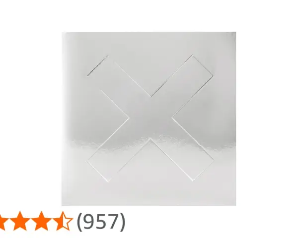 La couverture argentée minimaliste d'un des albums de The xx, avec un grand "X" en relief.