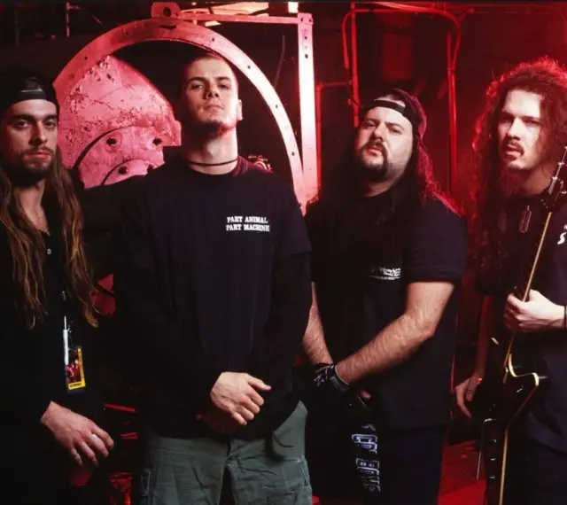 Les membres de Pantera, groupe légendaire, posent pour une photo. Leurs albums ont marqué l'histoire du metal.