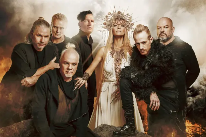 Le groupe de metal In Extremo, avec sa reine et ses guerriers, prêt à prendre le subway to Sally.