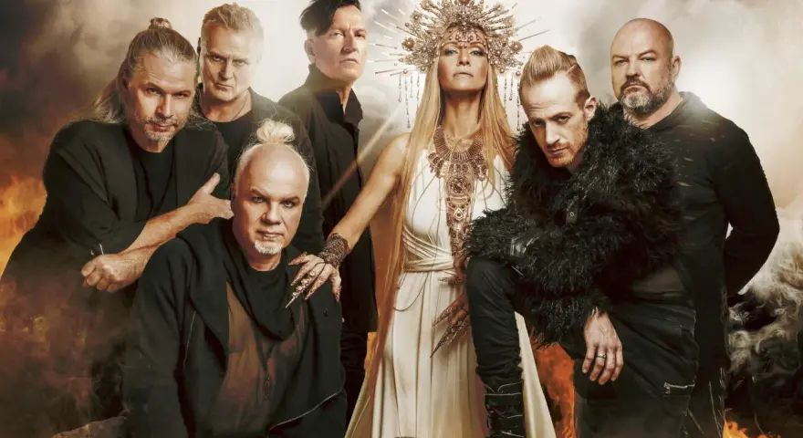 Le groupe de metal In Extremo, avec sa reine et ses guerriers, prêt à prendre le subway to Sally.