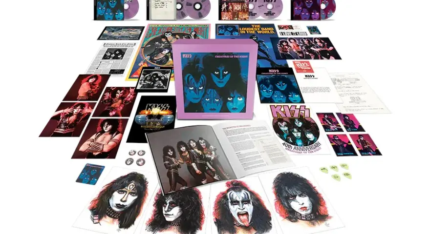 Coffret de la discographie de KISS, "Creatures of the Night", avec CDs, photos, affiches et médiators.