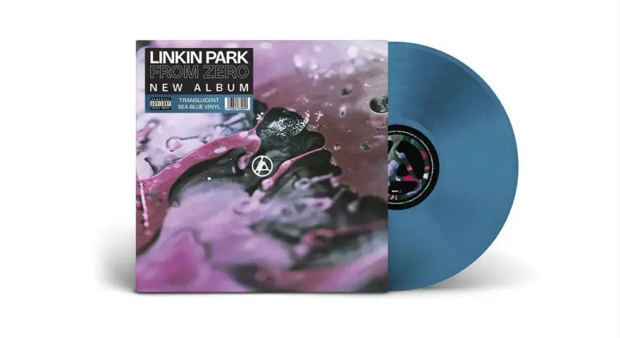 Vinyle bleu translucide de l'album "From Zero" de Linkin Park. Un nouvel ajout à la collection des albums de Linkin Park.