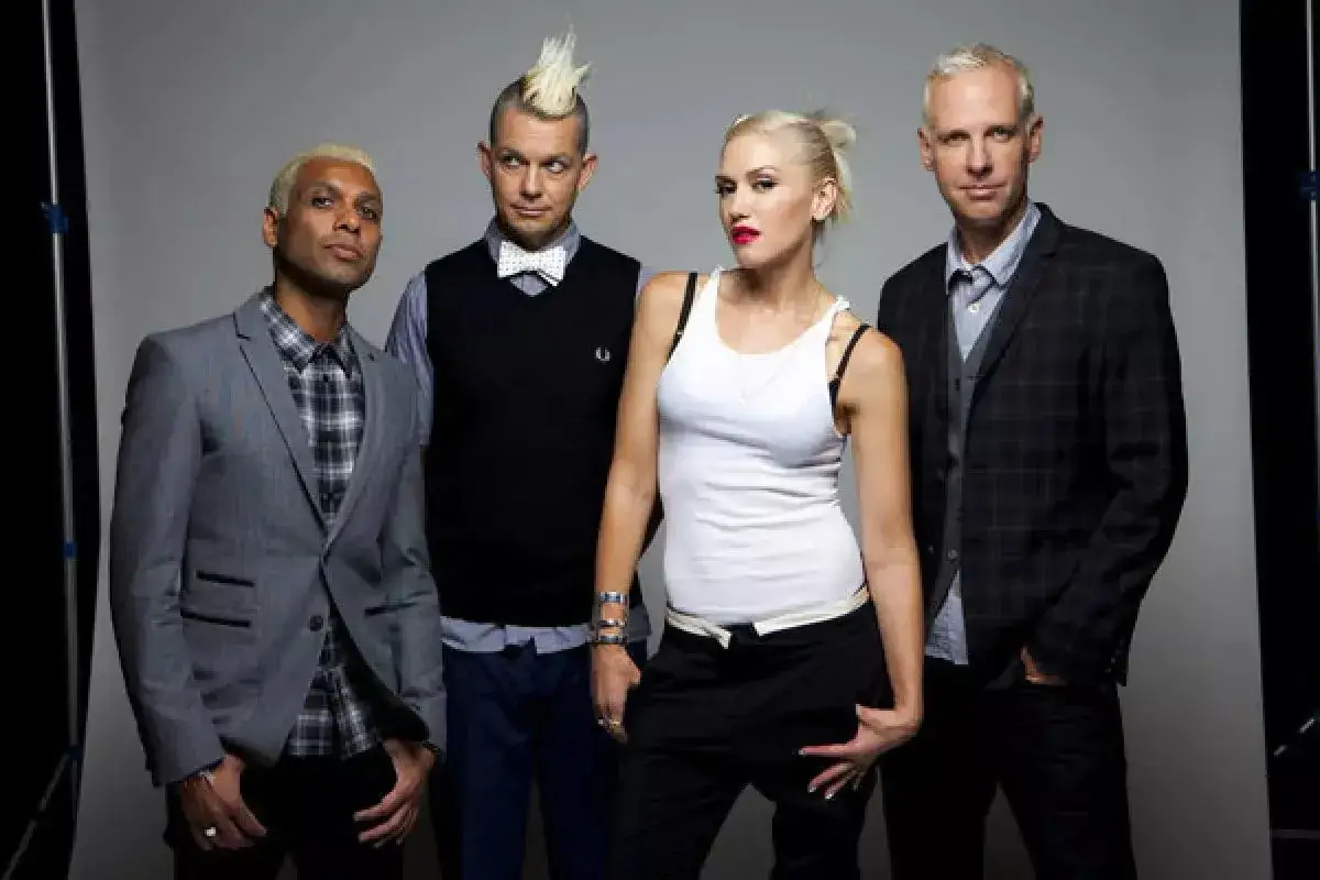 Les membres de No Doubt posent ensemble, prêts à faire vibrer le public.